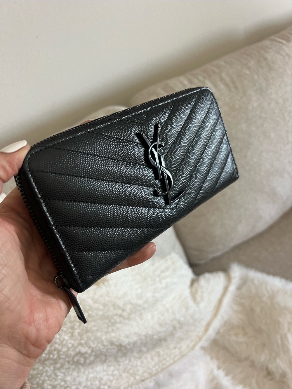 Saint Laurent Glossy Black Zip Pull Wallet Accent - Picture 4 of 5